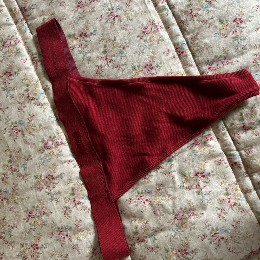Skims thong size Large